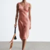 Vestido midi liso con cuello en V