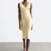 Vestido midi liso con cuello en V