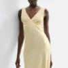 Vestido midi liso con cuello en V