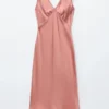 Vestido midi liso con cuello en V