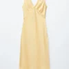 Vestido midi liso con cuello en V