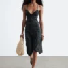 Vestido midi liso con lunares