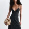 Vestido midi liso con lunares