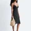 Vestido midi liso con lunares