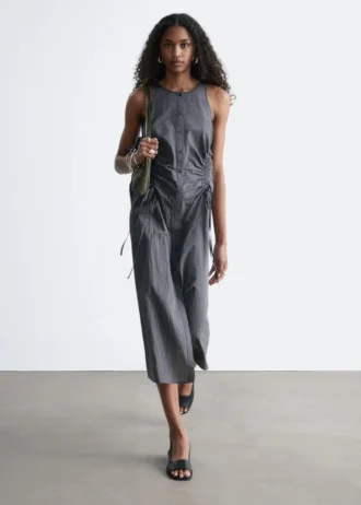 Vestido midi sin mangas con cordón