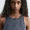 Vestido midi sin mangas con cordón