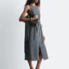 Vestido midi sin mangas con cordón