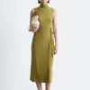 Vestido midi sin mangas con cuello alto