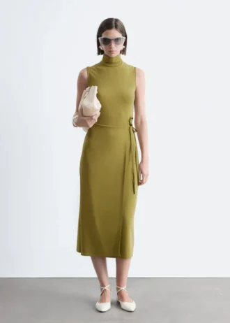 Vestido midi sin mangas con cuello alto