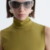 Vestido midi sin mangas con cuello alto