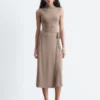 Vestido midi sin mangas con cuello alto