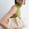 Vestido midi sin mangas con cuello alto