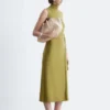 Vestido midi sin mangas con cuello alto