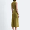 Vestido midi sin mangas con cuello alto