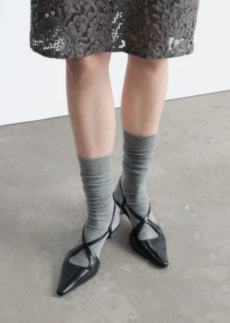 Zapatos de salón con tiras cruzadas de cuero