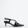 Zapatos de salón con tiras cruzadas de cuero