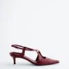Zapatos de salón con tiras cruzadas de cuero