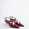Zapatos de salón con tiras cruzadas de cuero