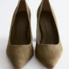 Zapatos de salón de tacón grueso de ante